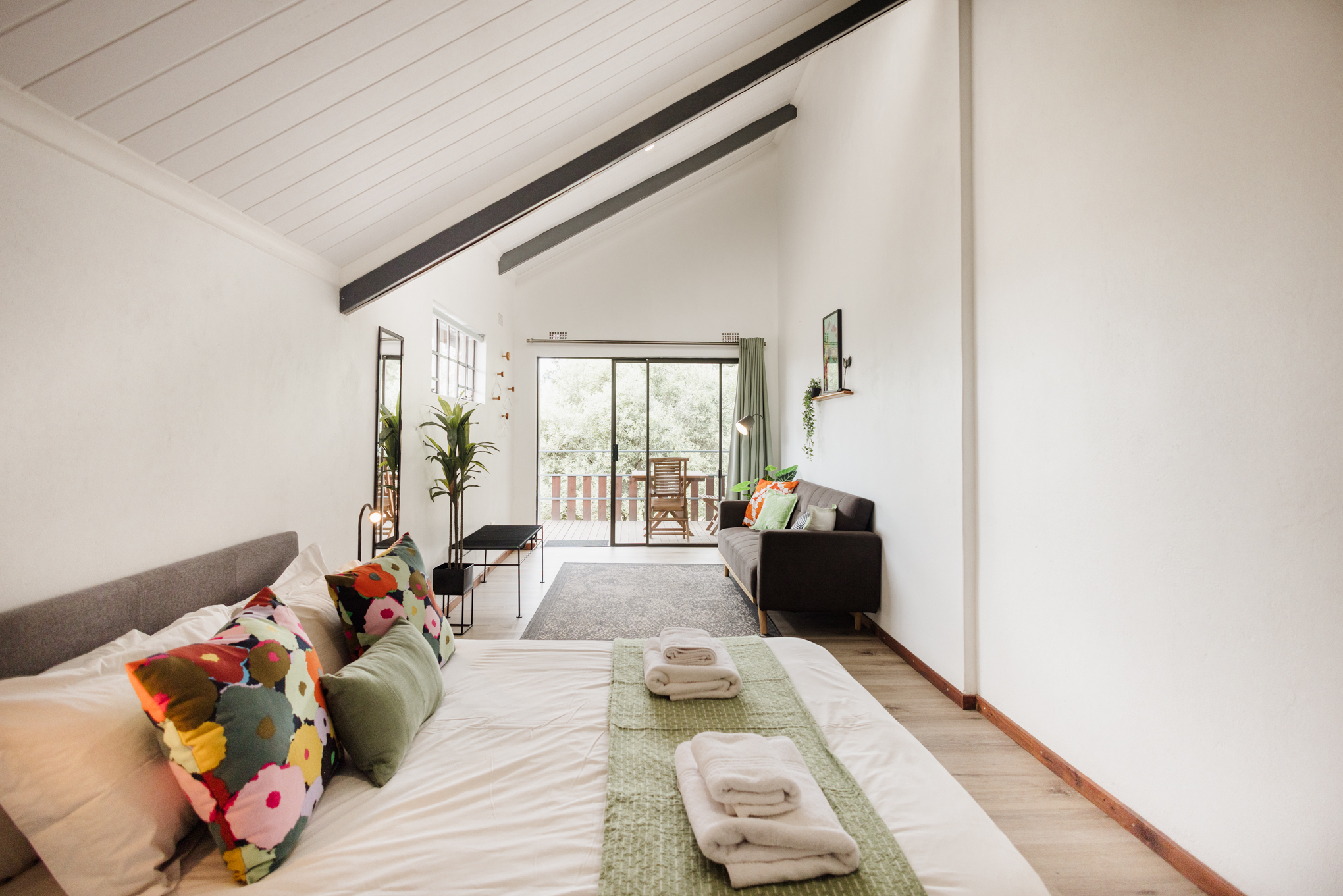 Farmstays_Studio 4-19